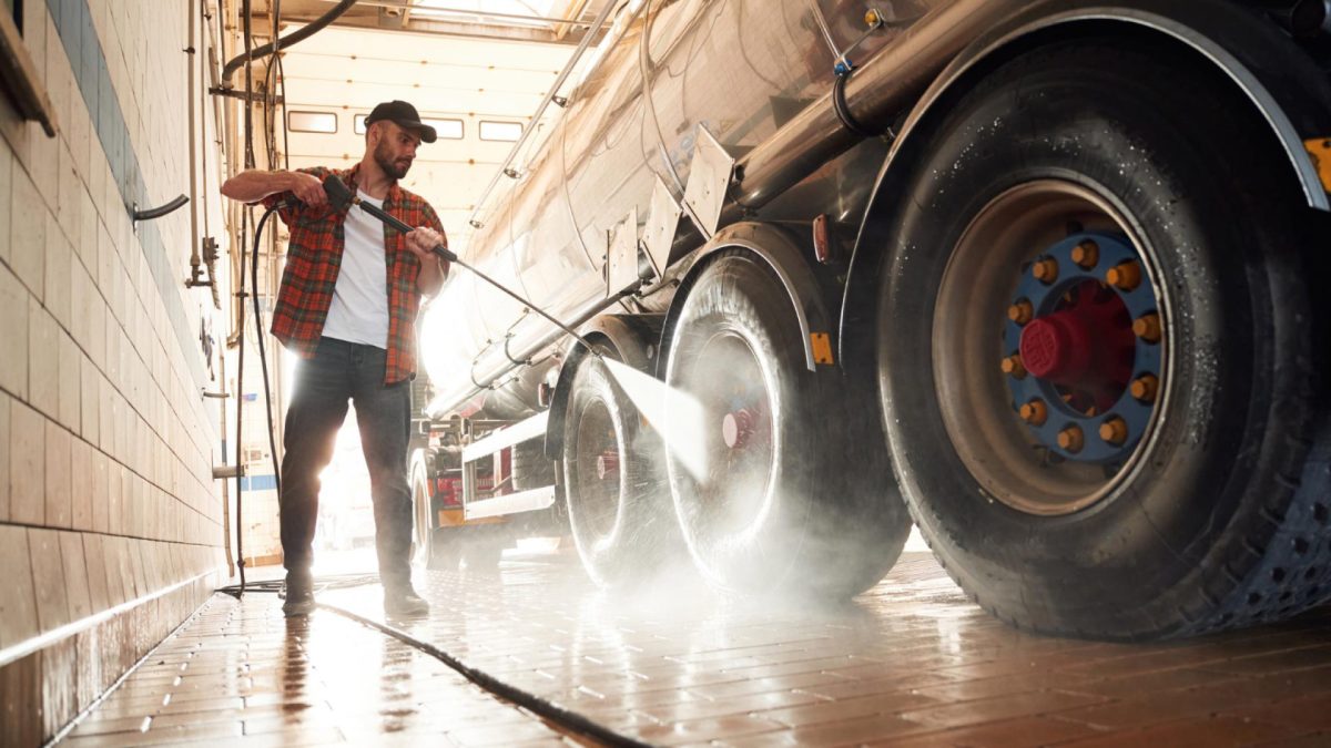 Comment équiper une station de lavage pour poids lourds ?