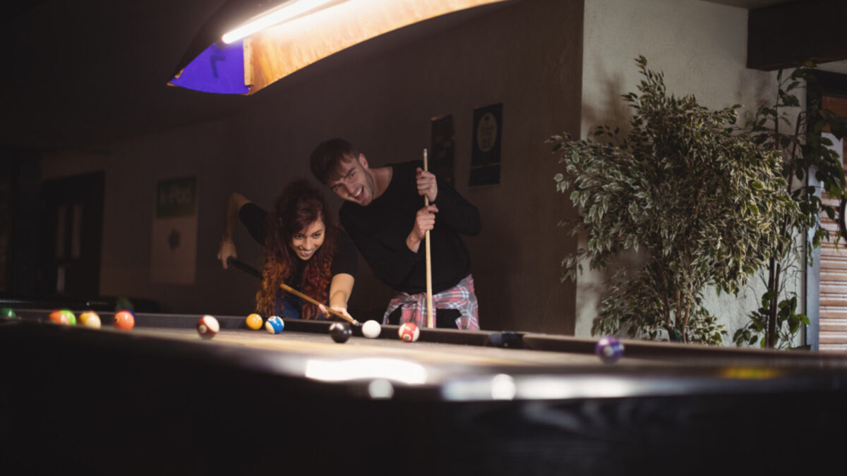 Comment la table de billard est devenue un élément design dans les intérieurs modernes ?