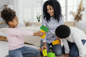 Garde d’enfant à domicile : une solution simple et sécurisée pour les familles